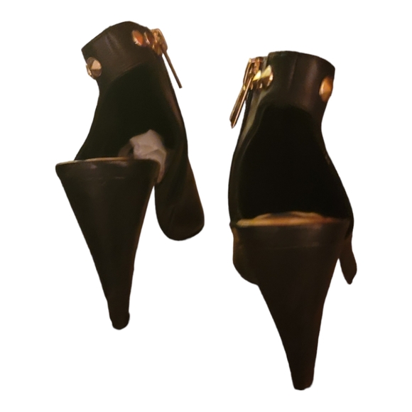 VC-Abbia Vince Camuto Heels - Picture 5 of 9